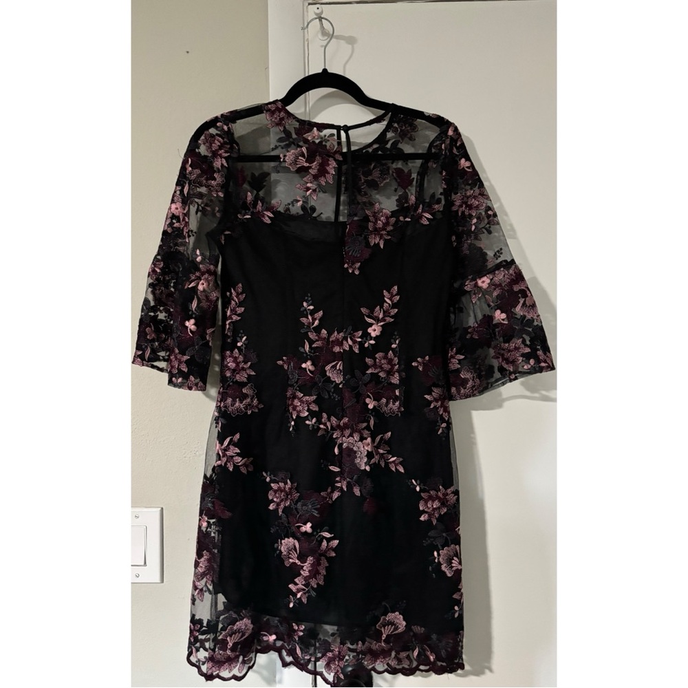 WHBM Embroidered bell sleeve shift dress - Picture 3 of 7